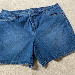 Gloria Vanderbilt Size 20W  Blue Jean Shorts  All-Around Slimming Effect Short